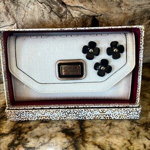 Stylish White Multi Wallet